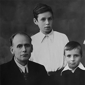Наша семья (брата Володи нет - еще не демобилизовался) 1958